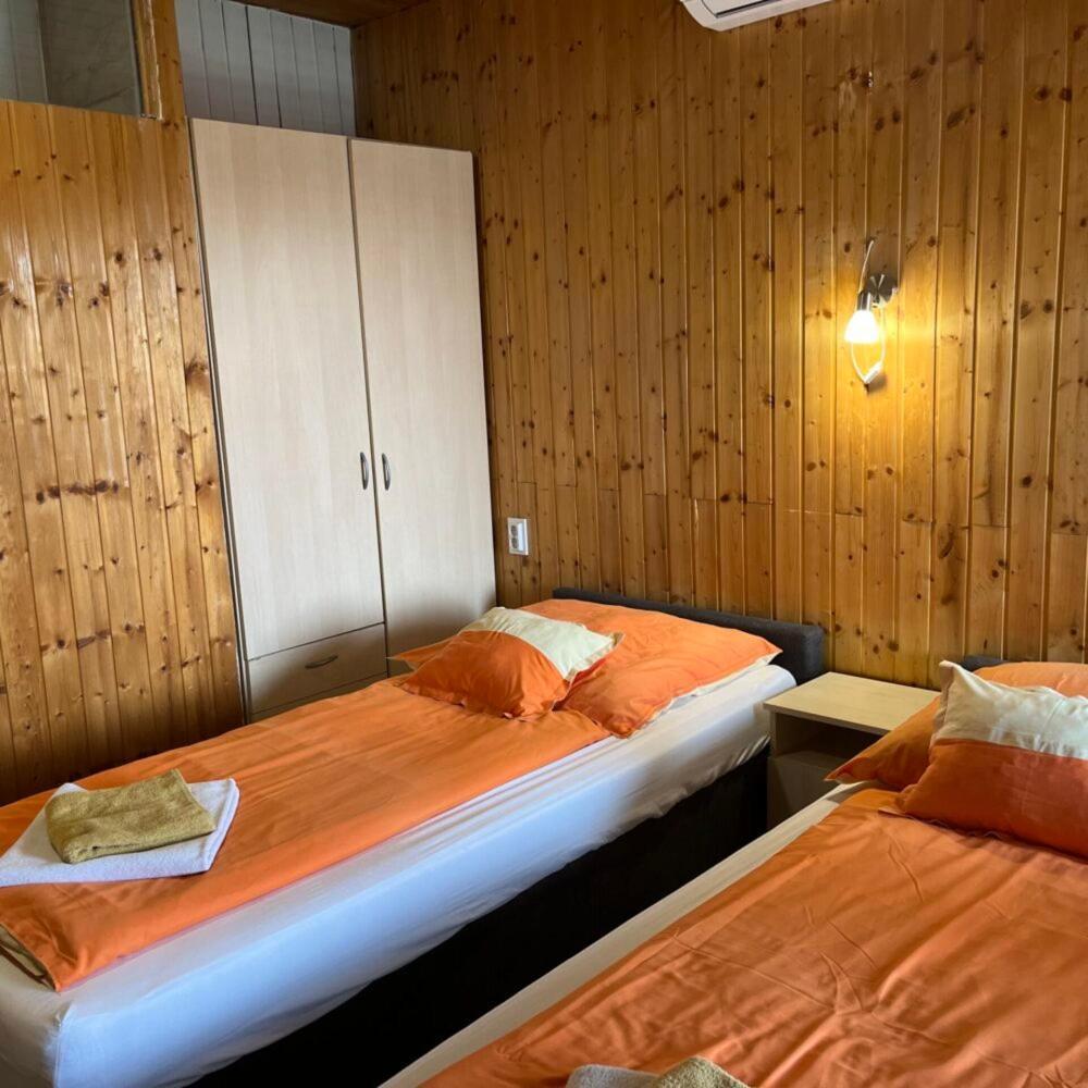 Lenzl'S Panzio Bed & Breakfast Szigetvár Dış mekan fotoğraf
