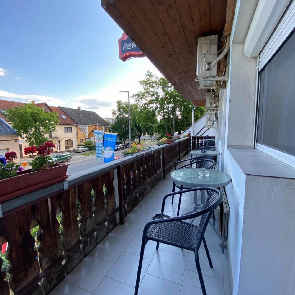 Lenzl'S Panzio Bed & Breakfast Szigetvár Dış mekan fotoğraf