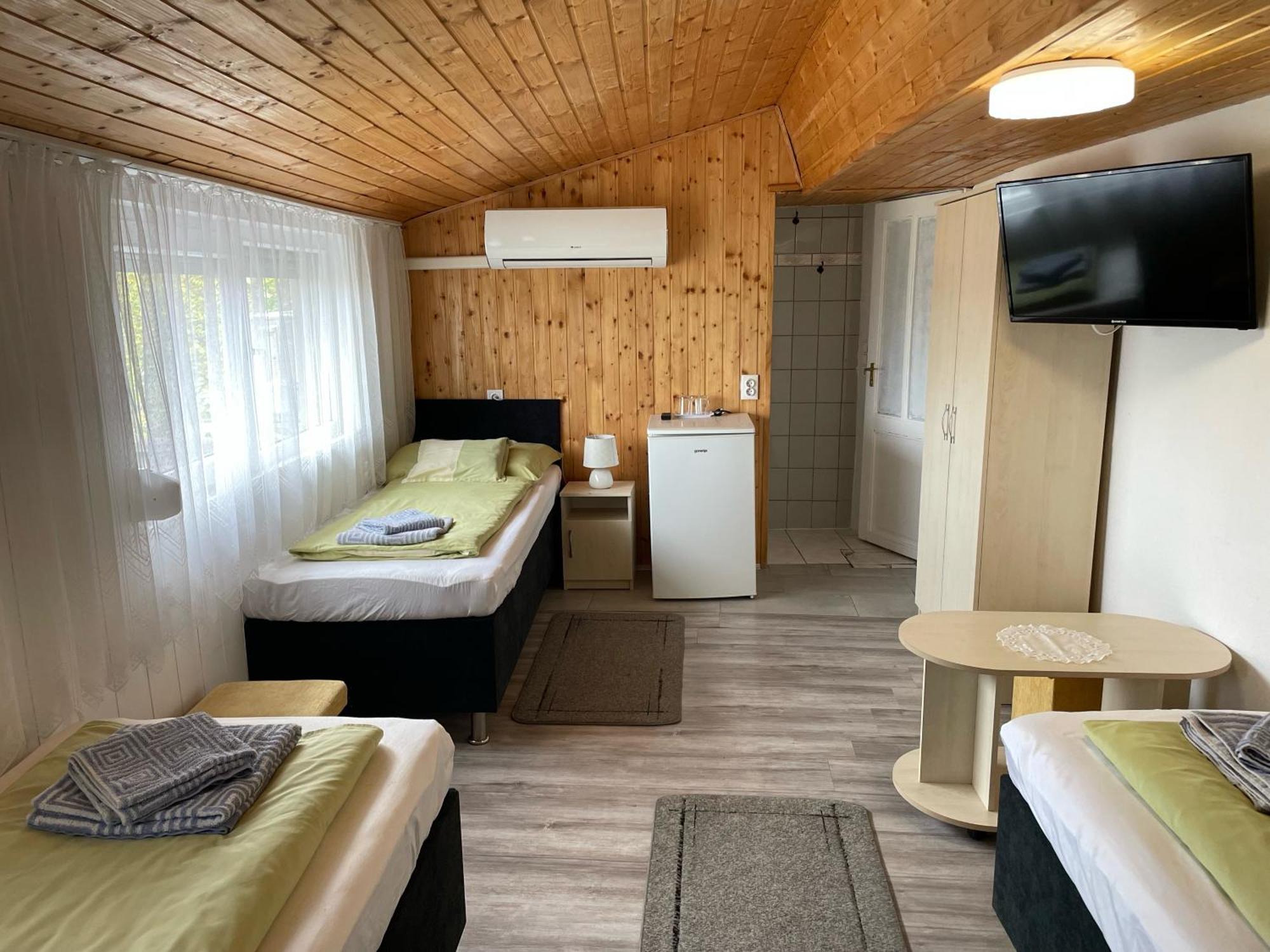 Lenzl'S Panzio Bed & Breakfast Szigetvár Dış mekan fotoğraf