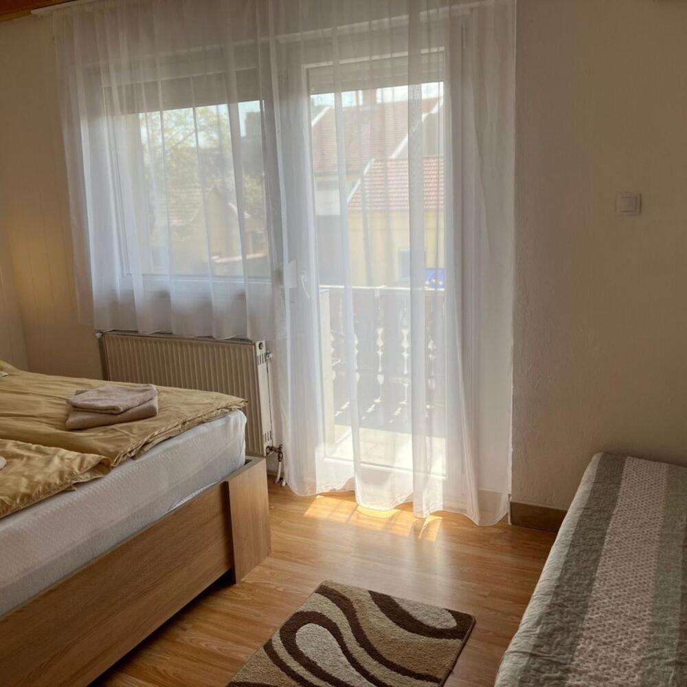 Lenzl'S Panzio Bed & Breakfast Szigetvár Dış mekan fotoğraf