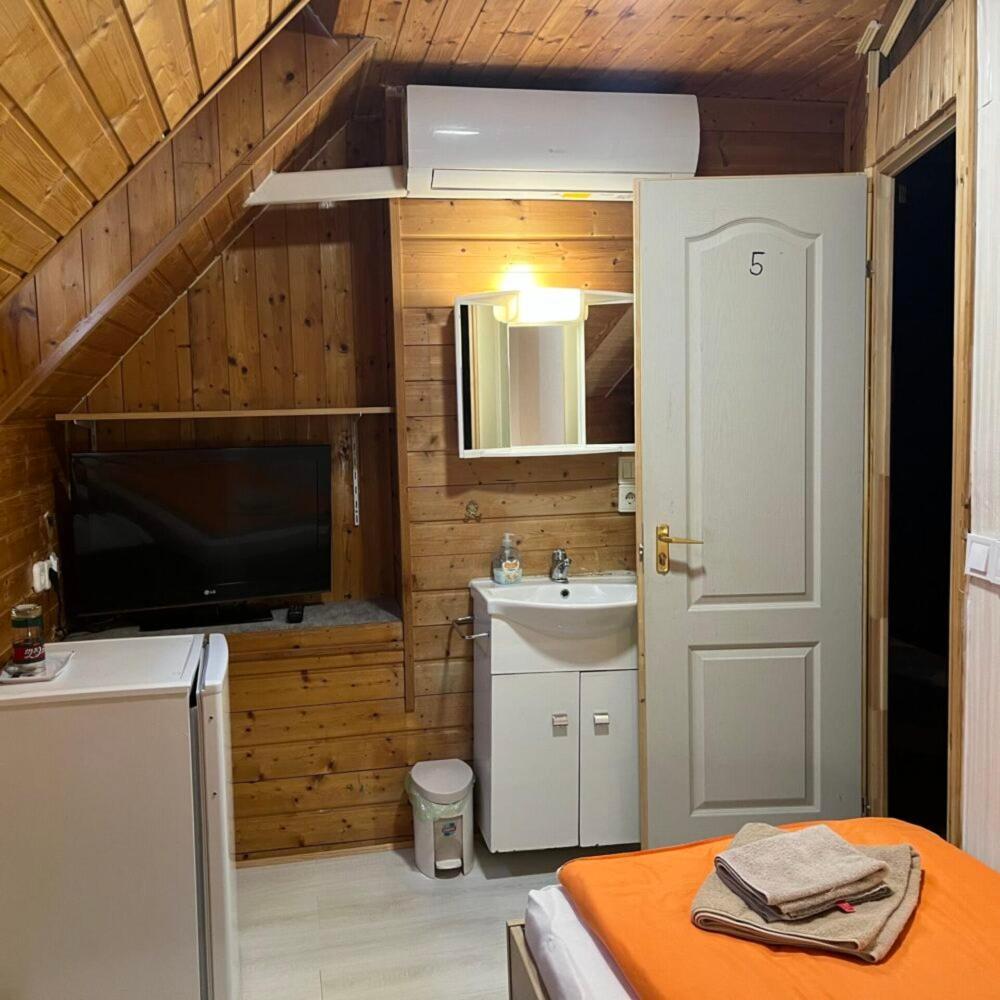 Lenzl'S Panzio Bed & Breakfast Szigetvár Dış mekan fotoğraf