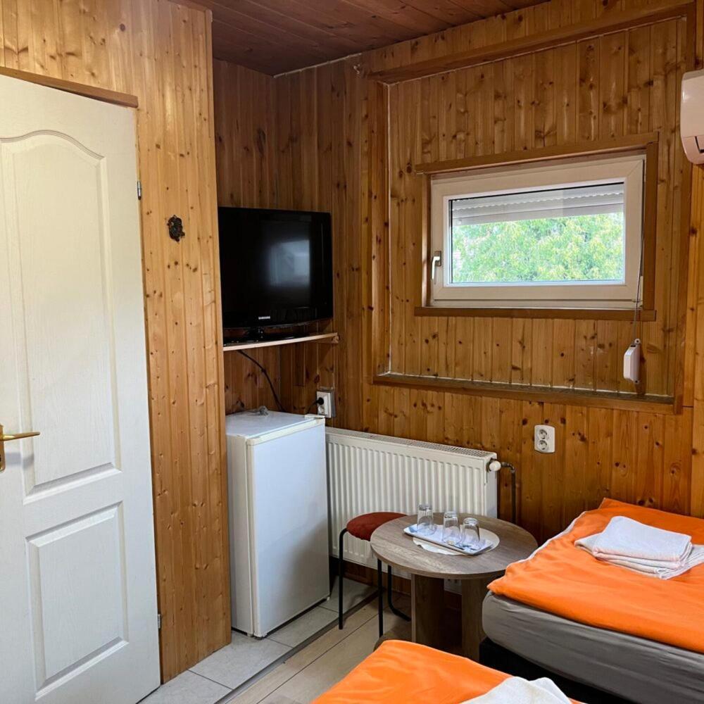 Lenzl'S Panzio Bed & Breakfast Szigetvár Dış mekan fotoğraf