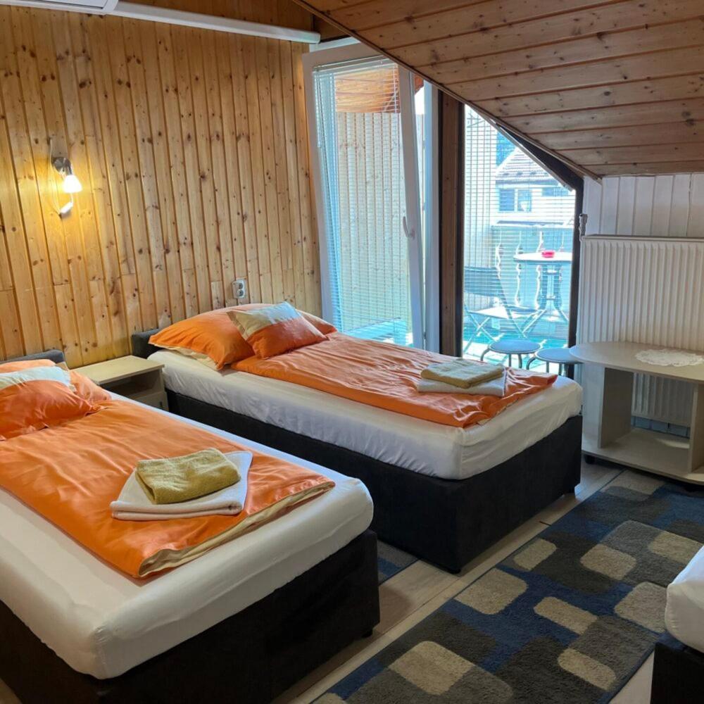 Lenzl'S Panzio Bed & Breakfast Szigetvár Dış mekan fotoğraf