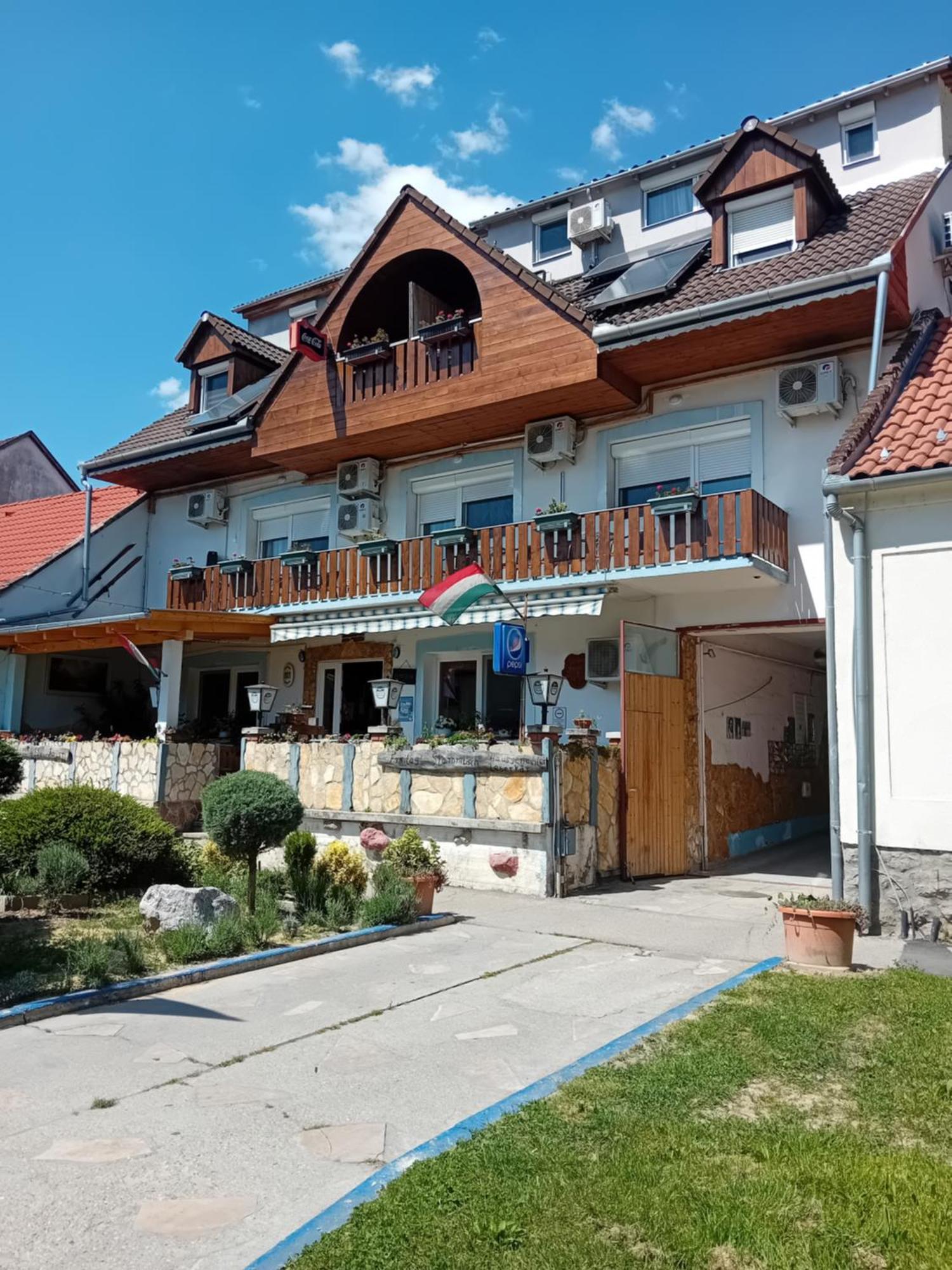 Lenzl'S Panzio Bed & Breakfast Szigetvár Dış mekan fotoğraf
